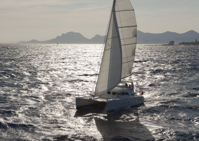 velero con tripulacion