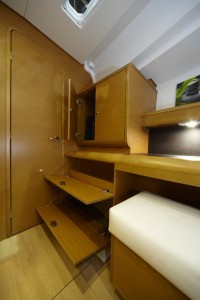 boat-439_interieur_20110202162909-683x1024