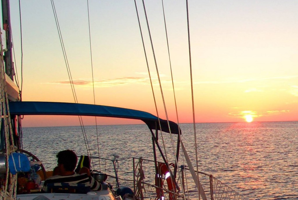 velero-navegando-a-columbretes-1024x688