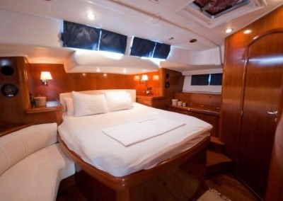 Alquiler de veleros en Ibiza Beneteau 57