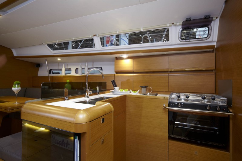 boat-439_interieur_20110202163038