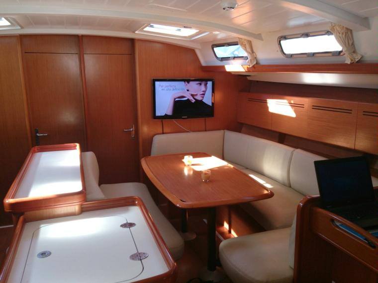 cyclades-50.4 interior jpg