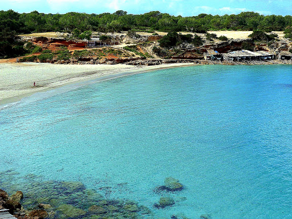 cala saona arena blanca Alquiler de barcos Veleros Catamaranes Yates Motoras Ibiza y Formentera