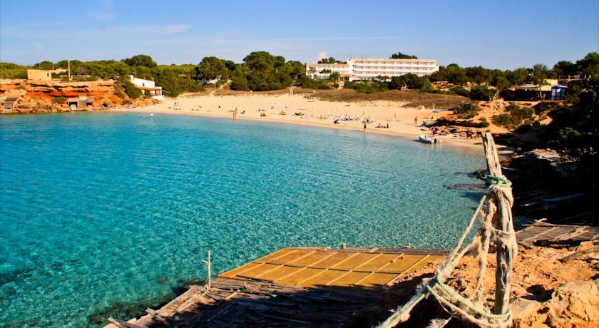 cala saona punta rasa alquiler de barcos Ibiza y Formentera Veleros Catamaranes Yates lanchas Motoras