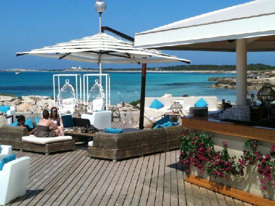 alquiler-barcos-ibiza-catamaranes-veleros-yates.lanchas-Bouganville-seaside-club LA SAVINA