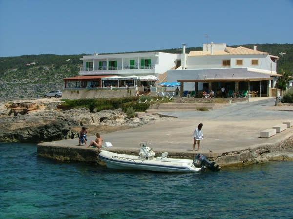 alquiler-barcos-ibiza-veleros-catamaranes-yates-can-rafalet-es calo jpg