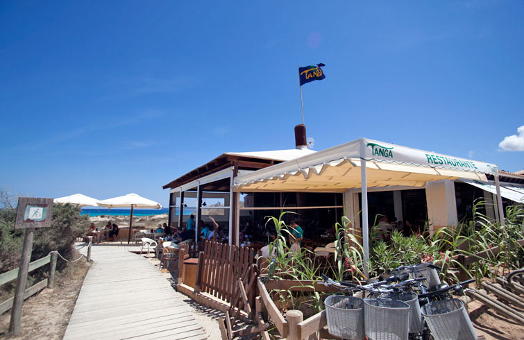 alquiler-barcos-ibiza-veleros-catamaranes-yates-lanchas-el Pirata illetas jpg