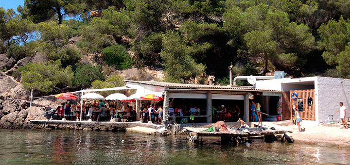 alquiler-barcos-ibiza- VELEROS CATAMARANES YATESel bigotes-cala mastella