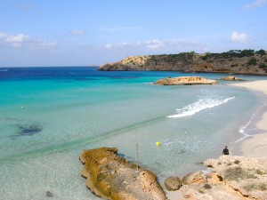 ibiza-cala-tarida-Alquiler de barcos Veleros y Catamaranes Ibiza y Formentera Alquiler de Yates Alquiler de Lanchas motoras Mallorca Valencia