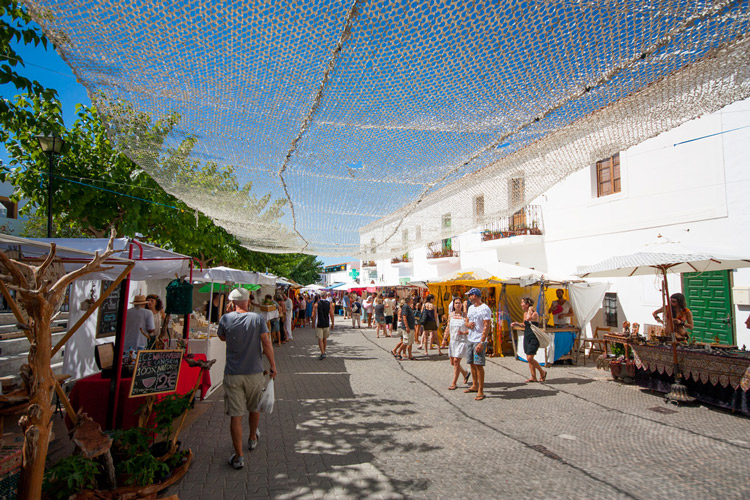 alquiler-barcos-ibiza-formentera-mercadillo-sant-joan-ibiza