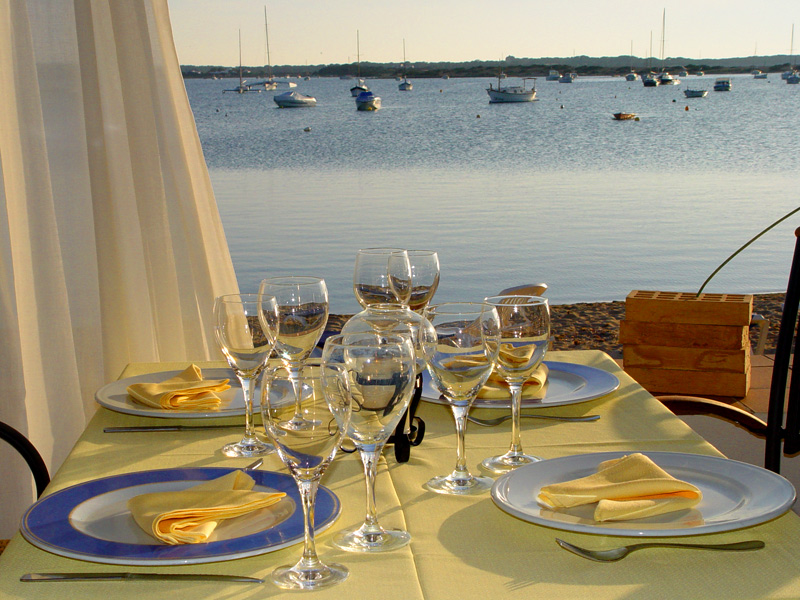 alquiler-barcos-ibiza veleros-catamaranes-yates-lanchas gastronomia-jpg