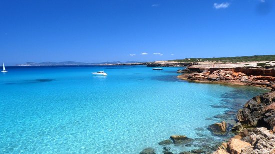 cala-saona-bloque-3 alquiler-barcos-ibiza-veleros-catamaranes-yates-lanchas