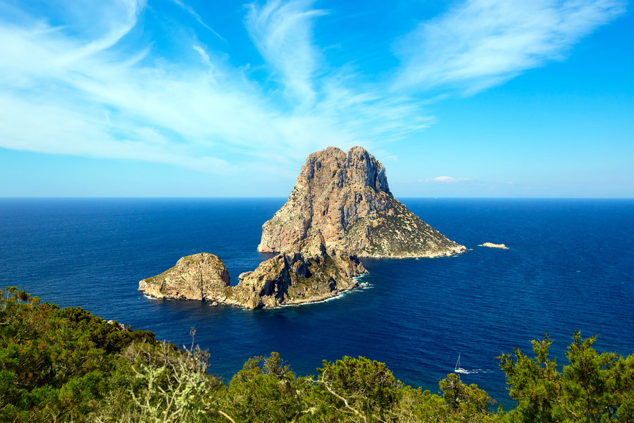 es-vedra alquiler de catamaranes ibiza 