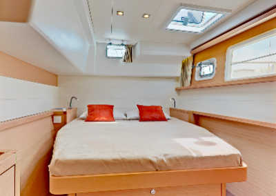 cama en camarote de lujo