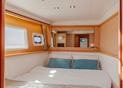 camarote en barco al amanecer