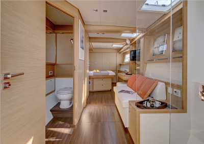 interior de madera en barco