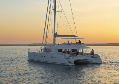 catamaran-mar-atardecer