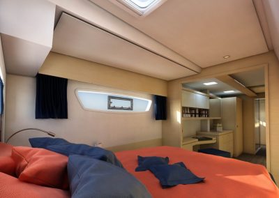 camarote interior de catamaran
