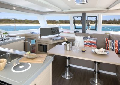 interior barco ibiza