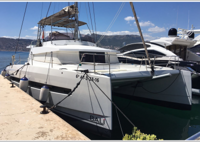 barco-puerto-atracado