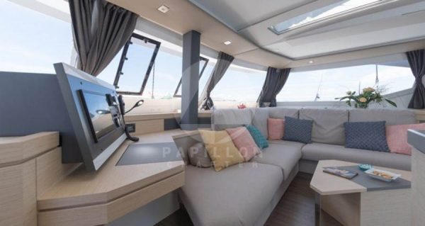 salon catamaran saona 47