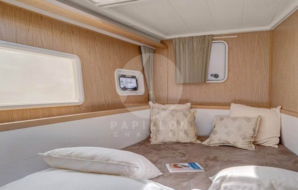 alquiler lagoon 400 cabina interior