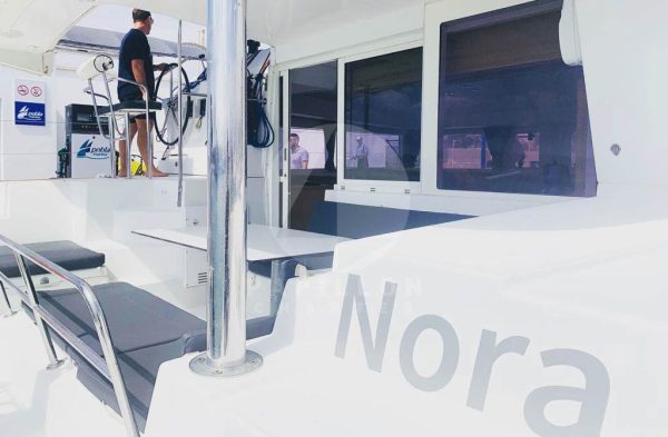 alquiler lagoon 400 S2 Ibiza exterior