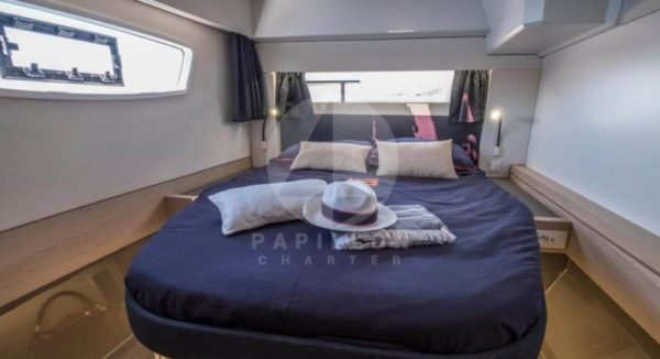 Catamaran astrea cabina interior