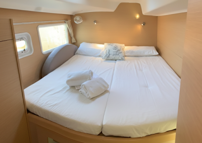 alquiler catamaran en Ibiza. interior lagoon 380
